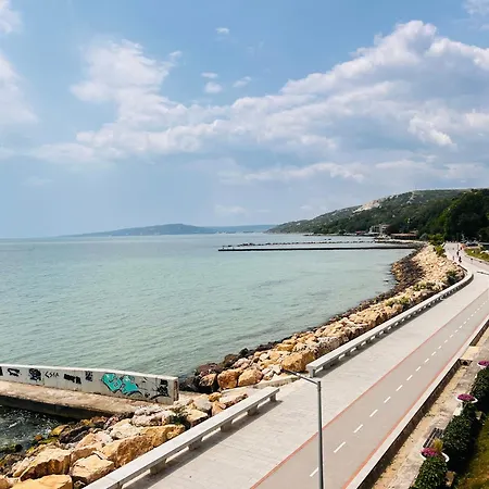 Cotty , Complex Carpe Diem Balchik, Free Parking & Swimming Pool Daire Balçık