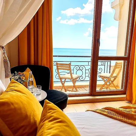 Daire Cotty , Complex Carpe Diem Balchik, Free Parking & Swimming Pool